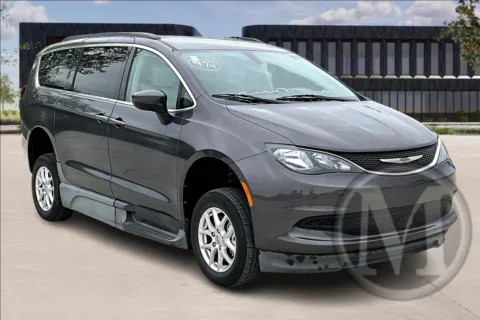 Gray 2021 Chrysler VOYAGER for sale in Kansas City, MO