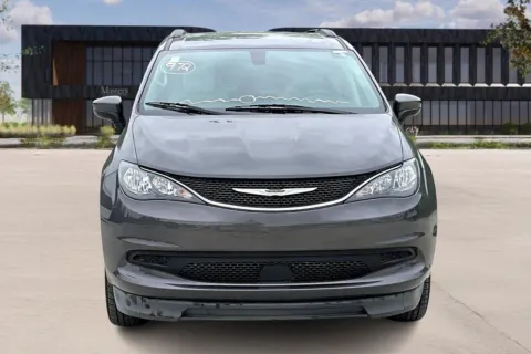 Photos of 2021 Chrysler VOYAGER for sale in Kansas City, MO at Master's Transportation - Kansas City