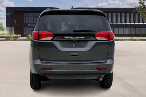 More photos of 2021 Chrysler VOYAGER at Master's Transportation - Kansas City, MO