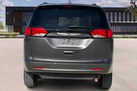 More photos of 2021 Chrysler VOYAGER at Master's Transportation - Kansas City, MO