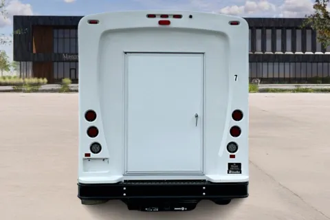 More photos of 2022 Ford E350 at Master's Transportation - Kansas City, MO