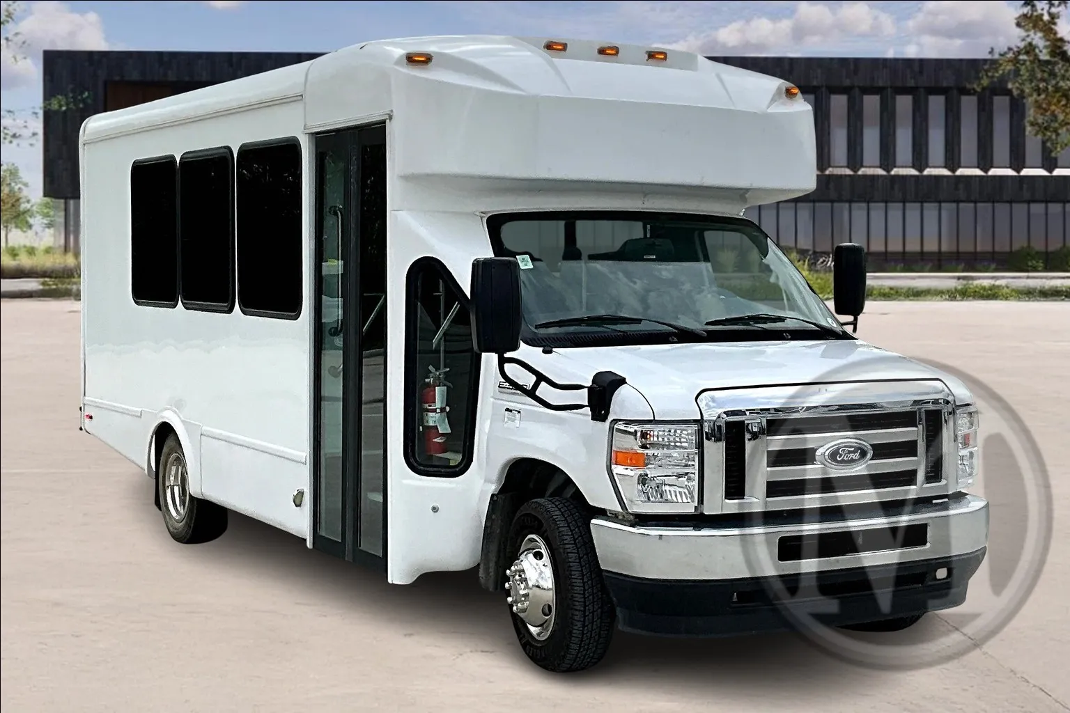 White 2023 Ford E350 for sale in Kansas City, MO