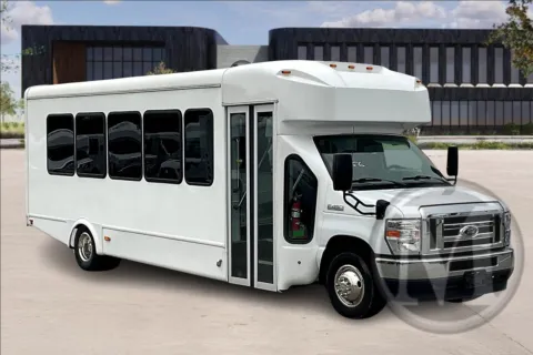 White 2023 Ford E450 for sale in Kansas City, MO