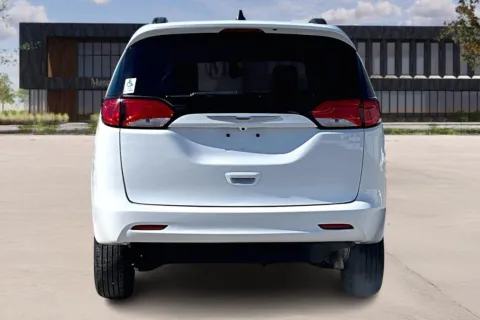 More photos of 2021 Chrysler VOYAGER LXi at Master's Transportation - Kansas City, MO