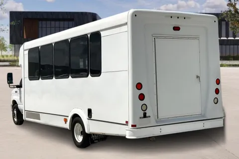 More photos of 2019 Ford E450 at Master's Transportation - Kansas City, MO