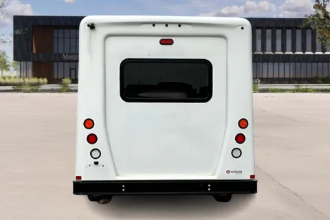 More photos of 2019 Ford E350 at Master's Transportation - Kansas City, MO