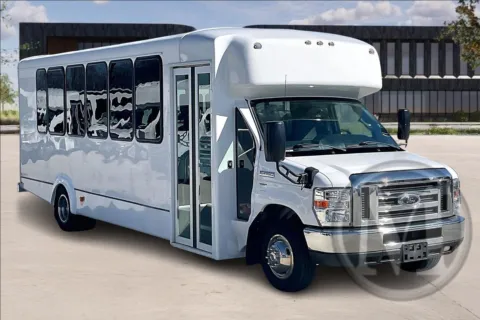 White 2019 Ford E450 E-450 SD for sale in Kansas City, MO