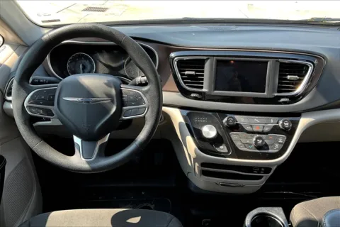 More photos of 2020 Chrysler VOYAGER L at Master's Transportation - Kansas City, MO