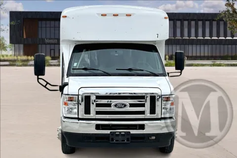White 2022 Ford E350 E-350 SD for sale in Kansas City, MO