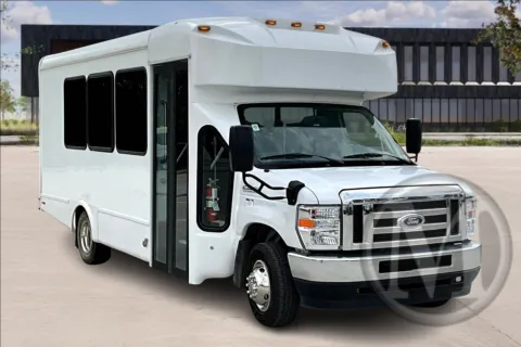 White 2023 Ford E350 E-350 SD for sale in Kansas City, MO