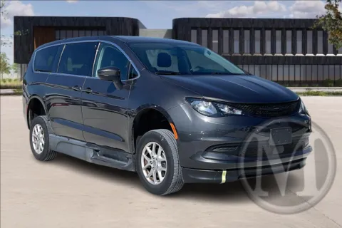 Purple 2021 Chrysler VOYAGER LX for sale in Kansas City, MO