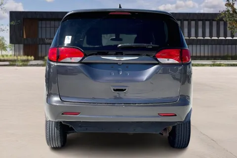 More photos of 2021 Chrysler VOYAGER LX at Master's Transportation - Kansas City, MO