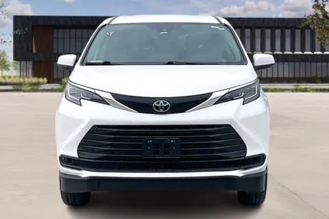 Photos of 2022 Toyota SIENNA for sale in Kansas City, MO at Master's Transportation - Kansas City