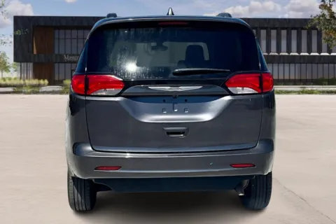 More photos of 2021 Chrysler VOYAGER LXi at Master's Transportation - Kansas City, MO