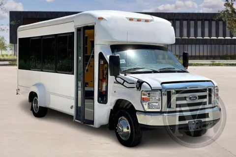 White 2019 Glaval PRIMETIME for sale in Kansas City, MO
