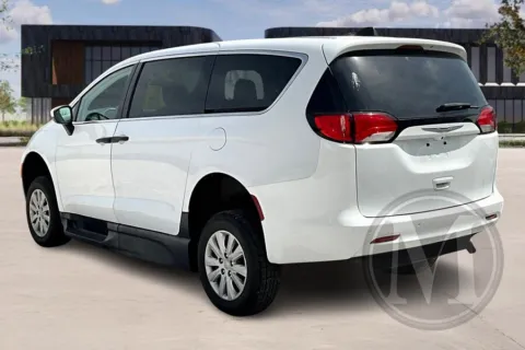 More photos of 2020 Braun Minivan at Master's Transportation - Kansas City, MO