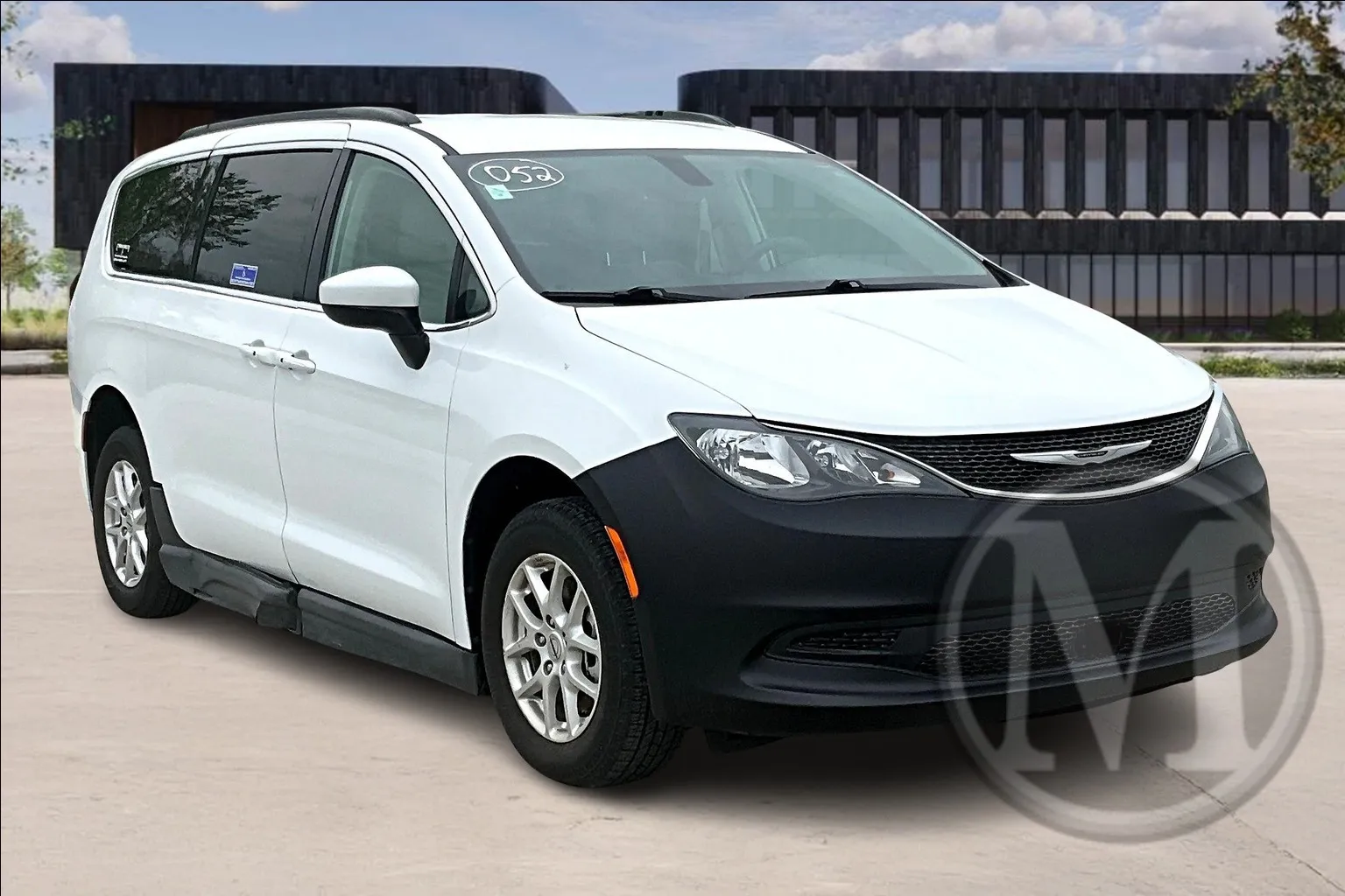 White 2021 Chrysler VOYAGER for sale in Kansas City, MO