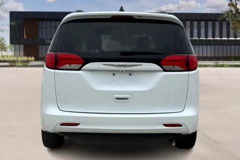 More photos of 2021 Chrysler VOYAGER at Master's Transportation - Kansas City, MO