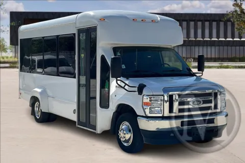 White 2022 Ford E350 for sale in Kansas City, MO