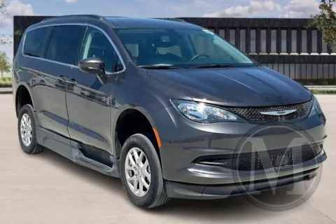 Black 2021 Braun Minivan for sale in Kansas City, MO