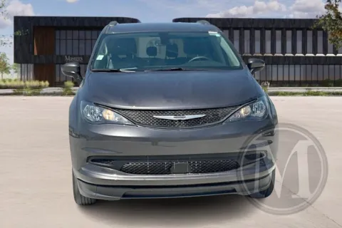 Photos of 2021 Braun Minivan for sale in Kansas City, MO at Master's Transportation - Kansas City