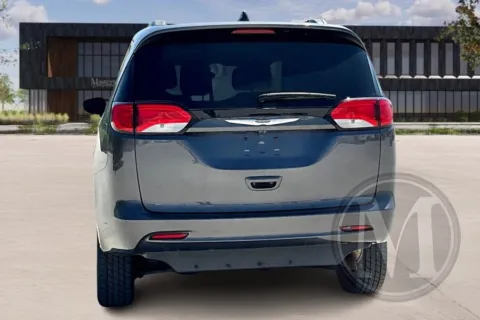 More photos of 2021 Braun Minivan at Master's Transportation - Kansas City, MO