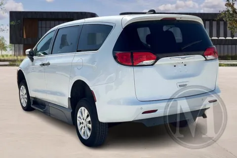More photos of 2020 Braun Minivan at Master's Transportation - Kansas City, MO
