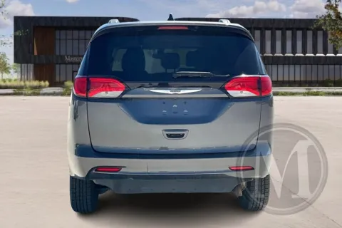 More photos of 2021 Braun Minivan at Master's Transportation - Kansas City, MO