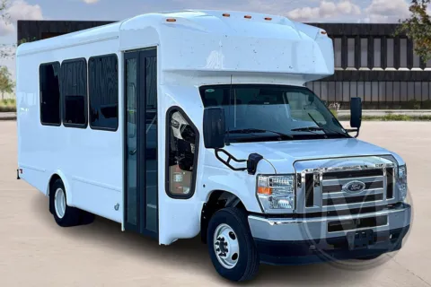 White 2025 Glaval Universal for sale in Kansas City, MO