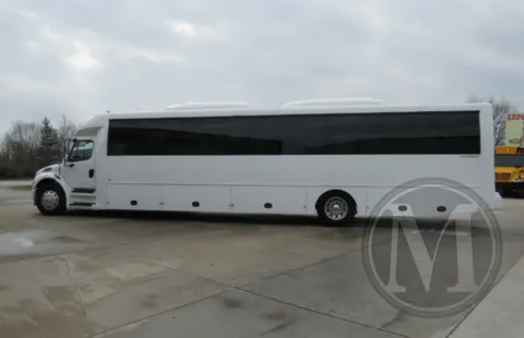 More photos of 2026 Executive Coach Widebody at Master's Transportation - On Order, MO
