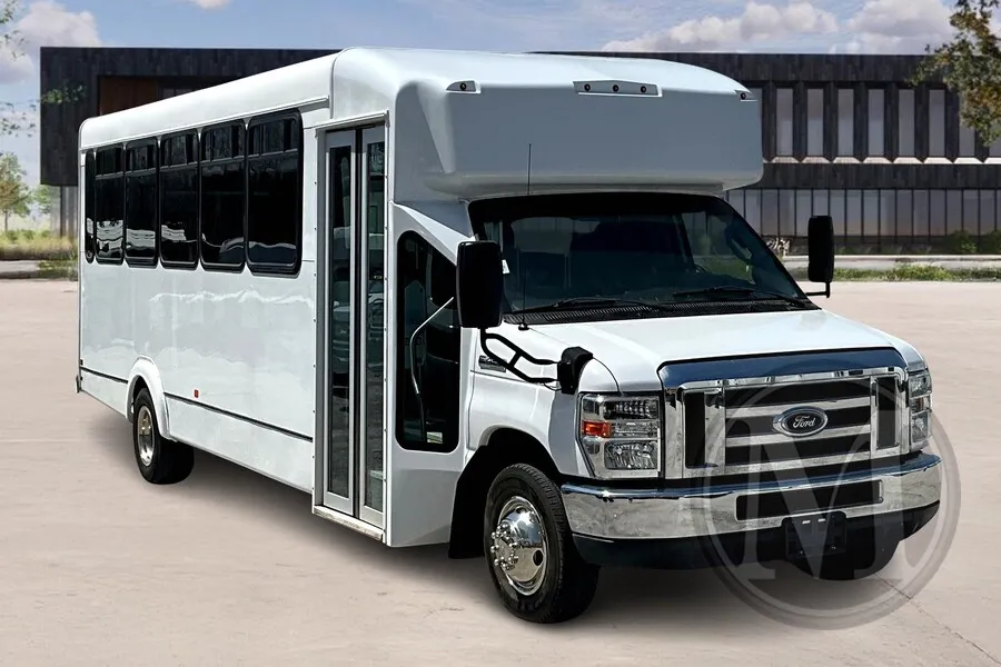 White 2017 Ford E450 for sale in Ozark, MO