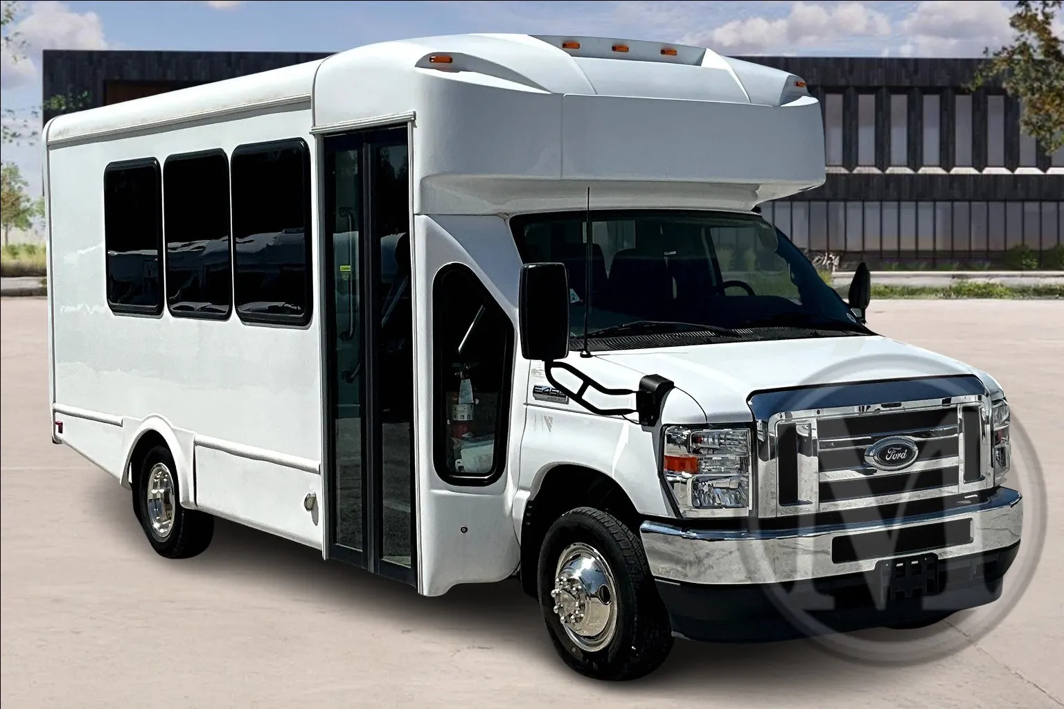 White 2023 Ford E450 E-450 SD for sale in Ozark, MO