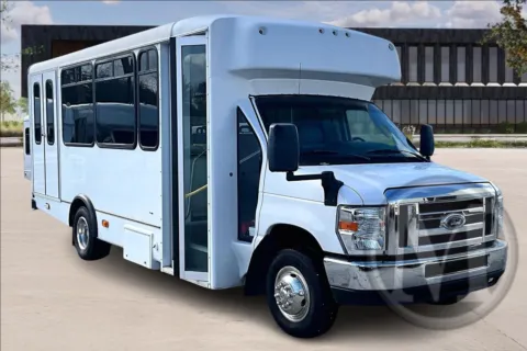 White 2017 Ford E450 E-450 SD for sale in Ozark, MO