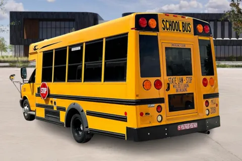 More photos of 2016 Chevrolet 3500 at Master's Transportation - Springfield, MO