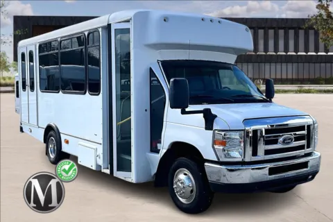 White 2017 Ford E450 for sale in Ozark, MO