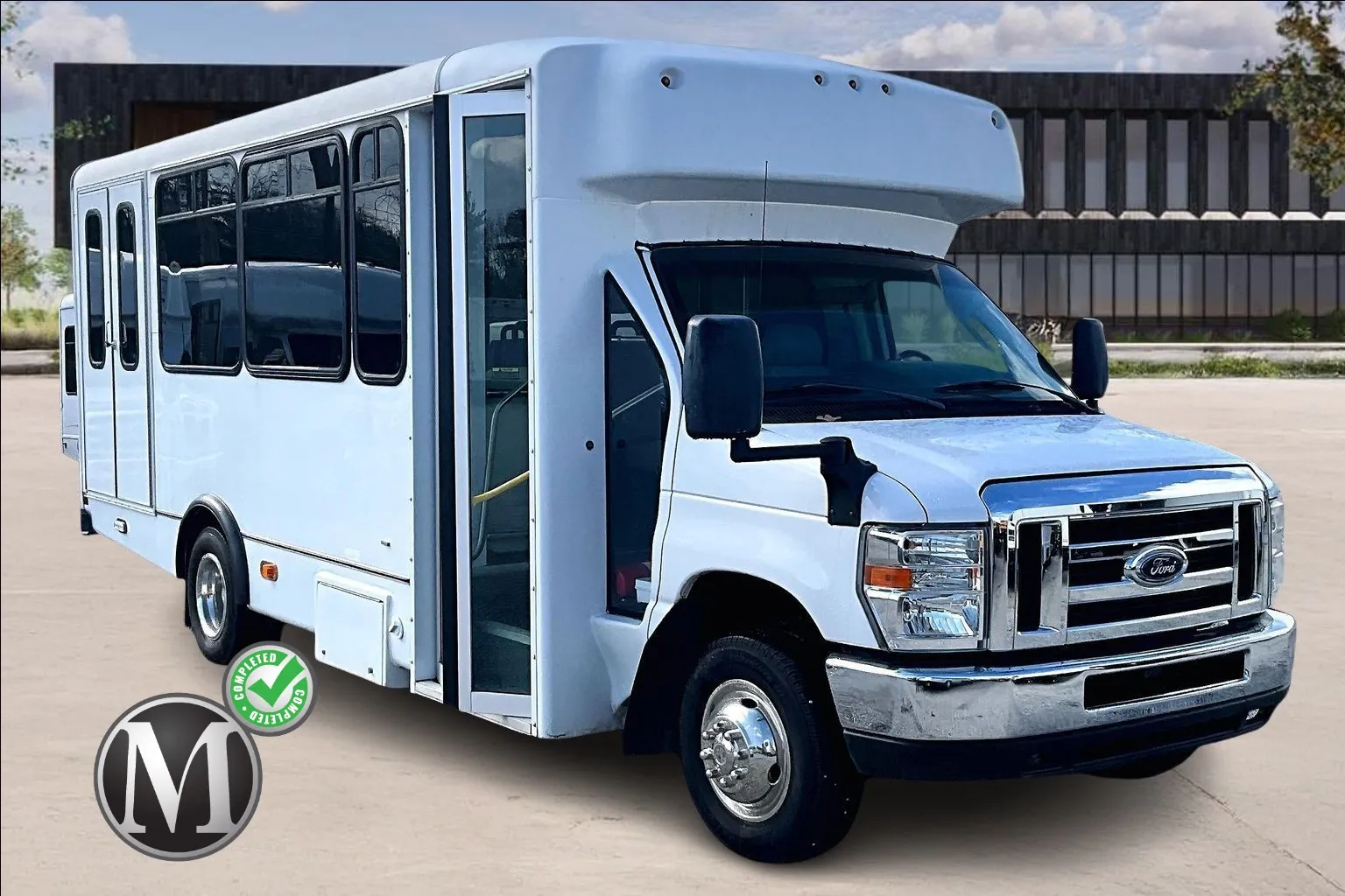 White 2017 Ford E450 for sale in Ozark, MO