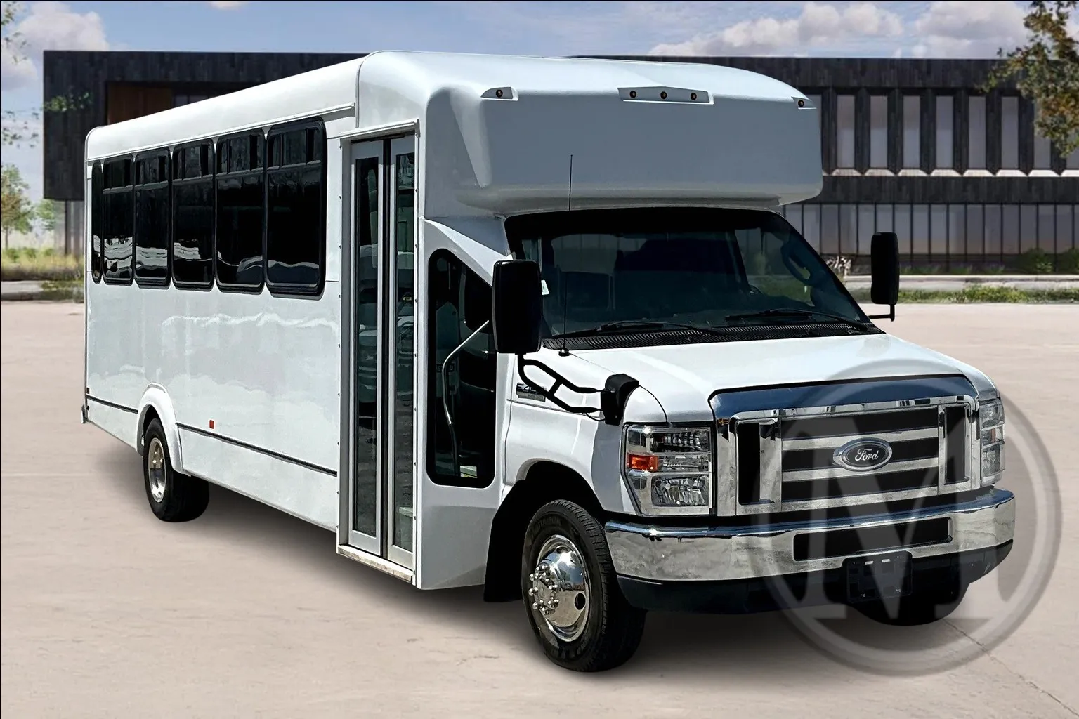 White 2017 Ford E450 for sale in Ozark, MO