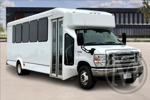 White 2019 Ford E450 for sale in Ozark, MO