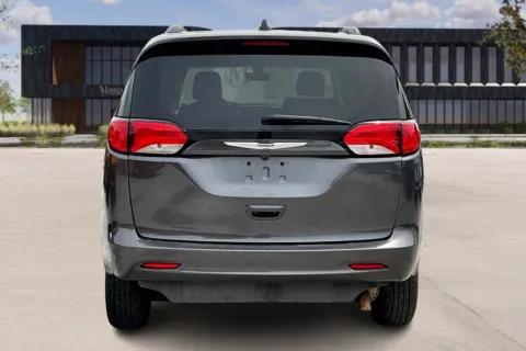 More photos of 2021 Chrysler VOYAGER at Master's Transportation - Springfield, MO