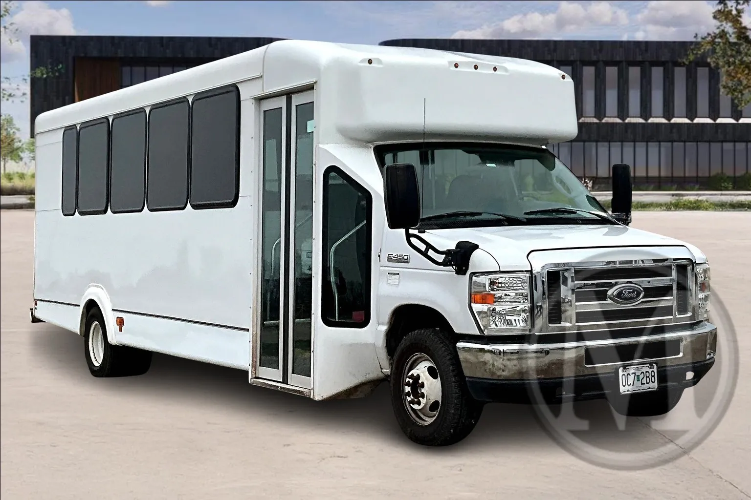 White 2019 Ford E450 E-450 SD for sale in Ozark, MO