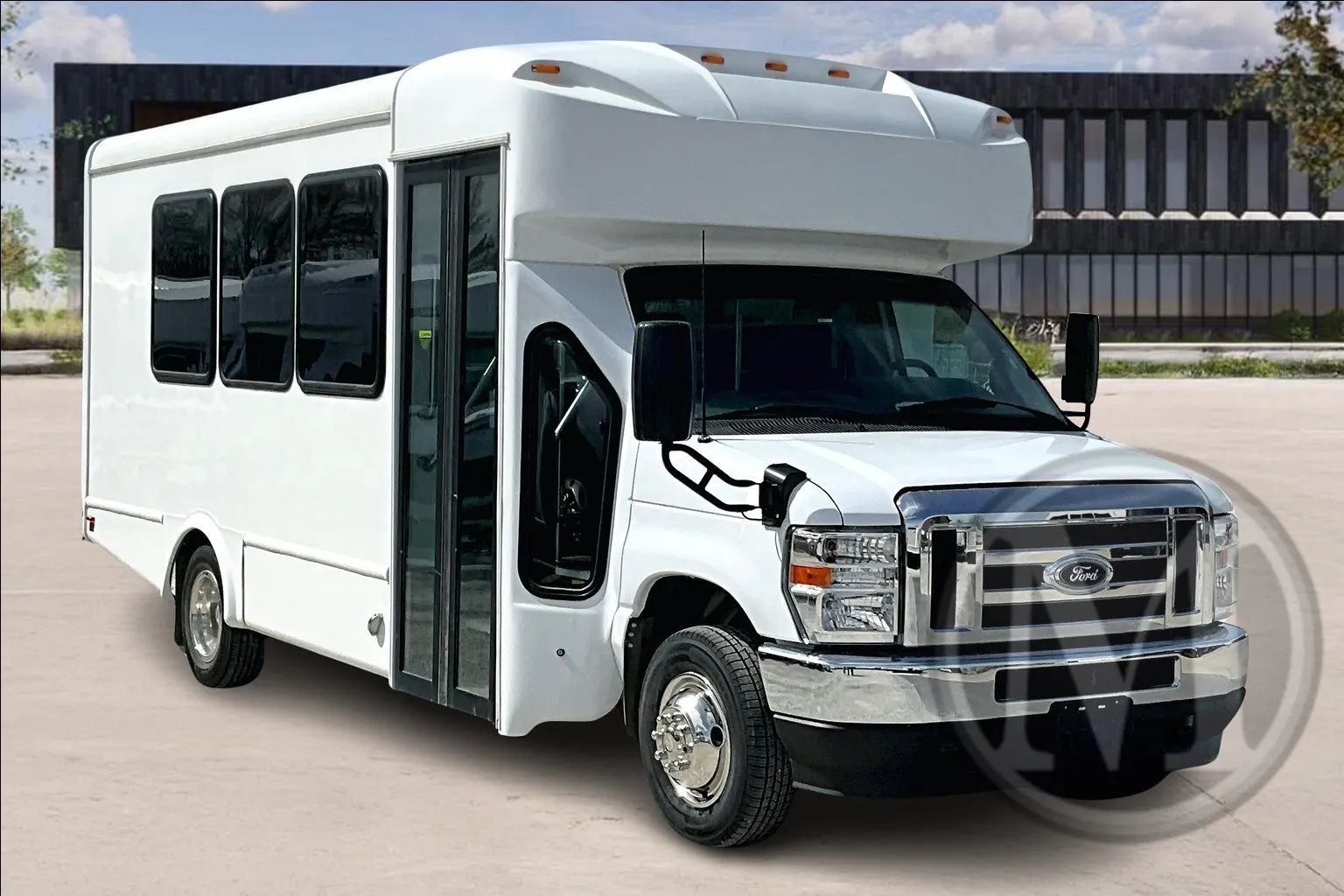 White 2023 Ford E450 E-450 SD for sale in Ozark, MO