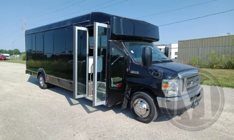 Black 2018 Ford E450 for sale in Irving, TX