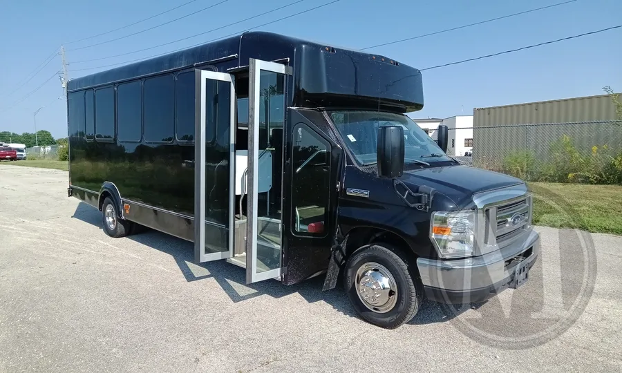 Black 2018 Ford E450 E-450 SD for sale in Irving, TX