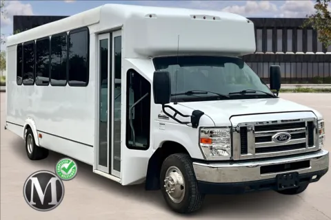 White 2017 Ford E450 E-450 SD for sale in Irving, TX