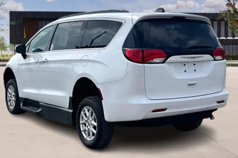 More photos of 2021 Chrysler VOYAGER LXi at Master's Transportation - Dallas/Fort Worth, TX