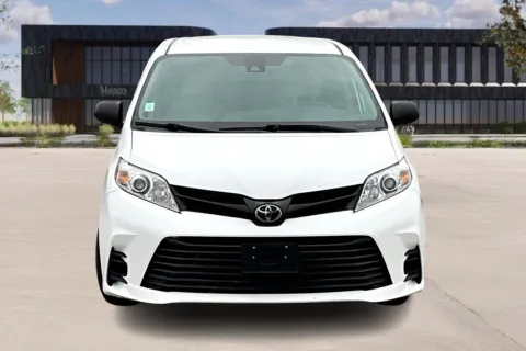 Photos of 2020 Toyota SIENNA L 7-Passenger for sale in Irving, TX at Master's Transportation - Dallas/Fort Worth