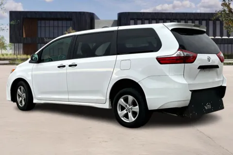 More photos of 2020 Toyota SIENNA L 7-Passenger at Master's Transportation - Dallas/Fort Worth, TX