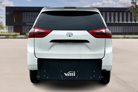 More photos of 2020 Toyota SIENNA L 7-Passenger at Master's Transportation - Dallas/Fort Worth, TX