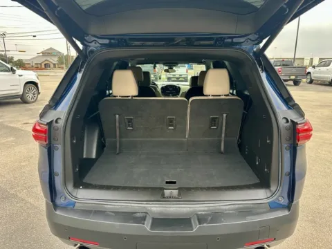 More photos of 2022 Chevrolet Traverse LT Leather at Vincent Motor Company, TX