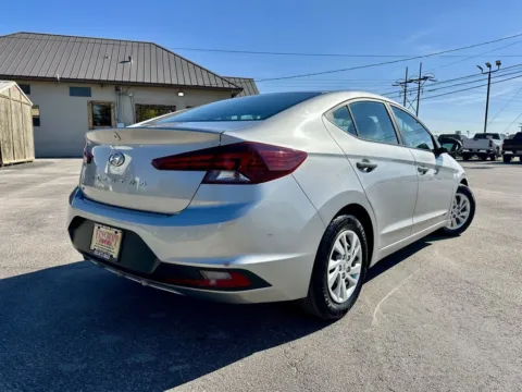 More photos of 2020 Hyundai Elantra SE at Vincent Motor Company, TX
